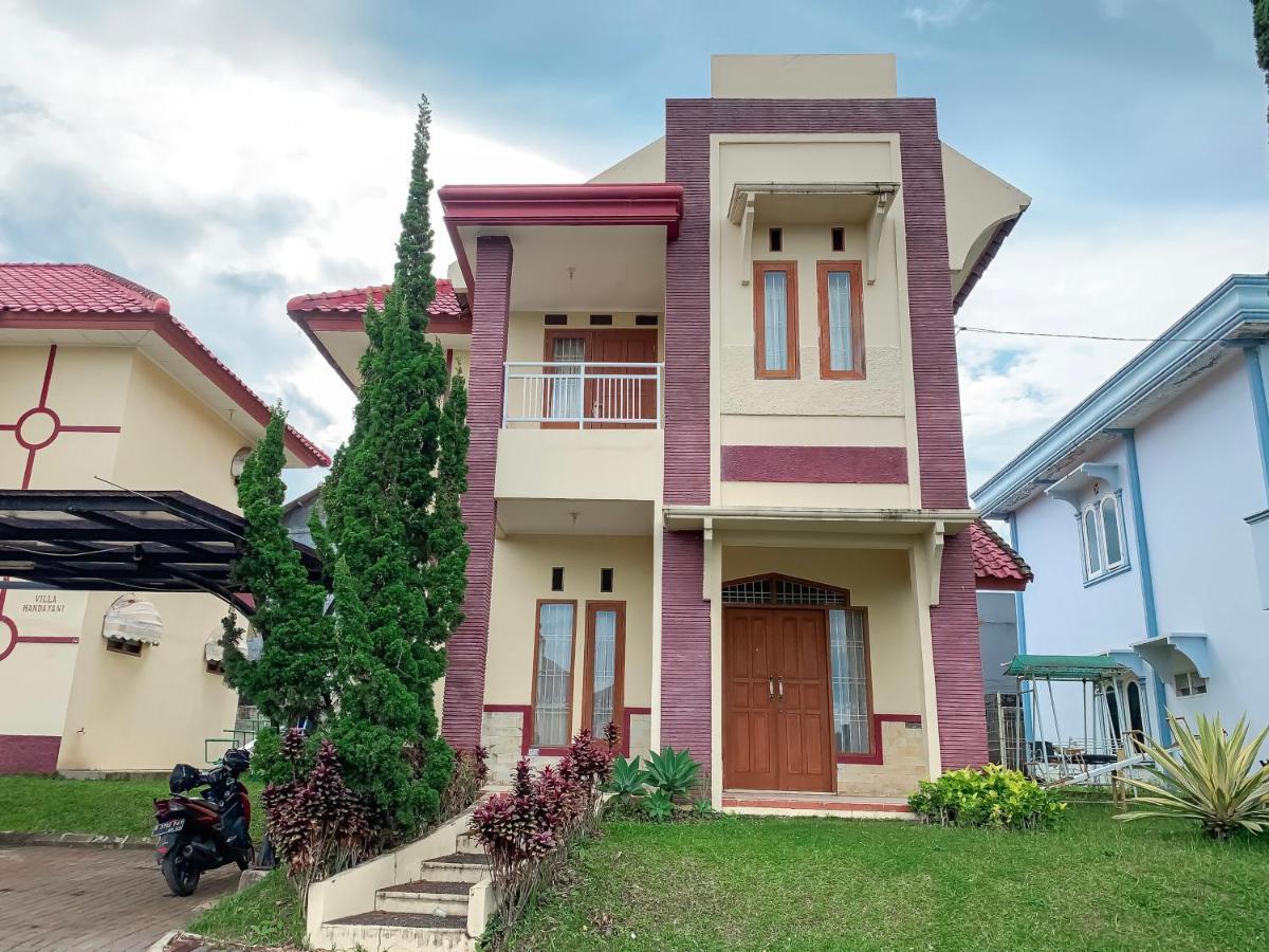 Beranda Istirahat Villa 4Br At Galaxy Resort Puncak Cikundul Esterno foto